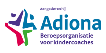 Logo van Adiona, dé beroepsorganisatie voor kinder-, jongeren- én gezinscoaches met abstracte mensvorm als decoratie. Klik om de link te volgen naar de website van Adiona.